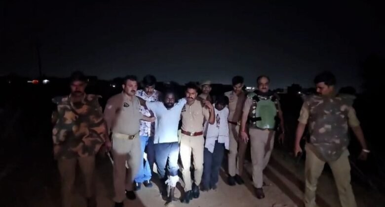 The fear of khaki in Jhansi! In the famous Gaurishankar murder case, police killed the accused, 2 arrested in the encounter