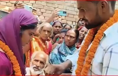 The girl from aunty's village fell in love, when he went to meet her at midnight... the villagers got her married, a similar marriage took place in Bihar