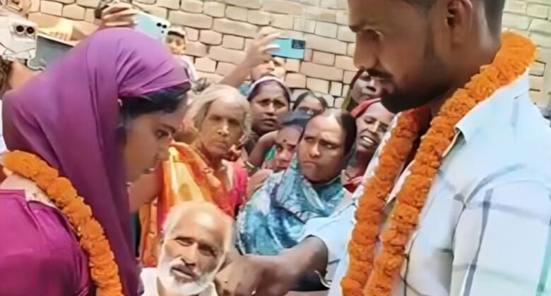 The girl from aunty’s village fell in love, when he went to meet her at midnight… the villagers got her married, a similar marriage took place in Bihar