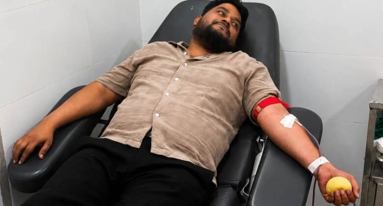 World Blood Donation Day: SP leader Iqbal Engineer himself donated blood, made an emotional appeal to the youth.