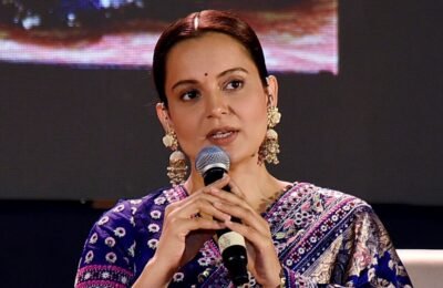 Bollywood Wrap-up: From Akshay Kumar-Raveena Tandon's blast to Kangana's 'Pakistan love' statement, today's big news